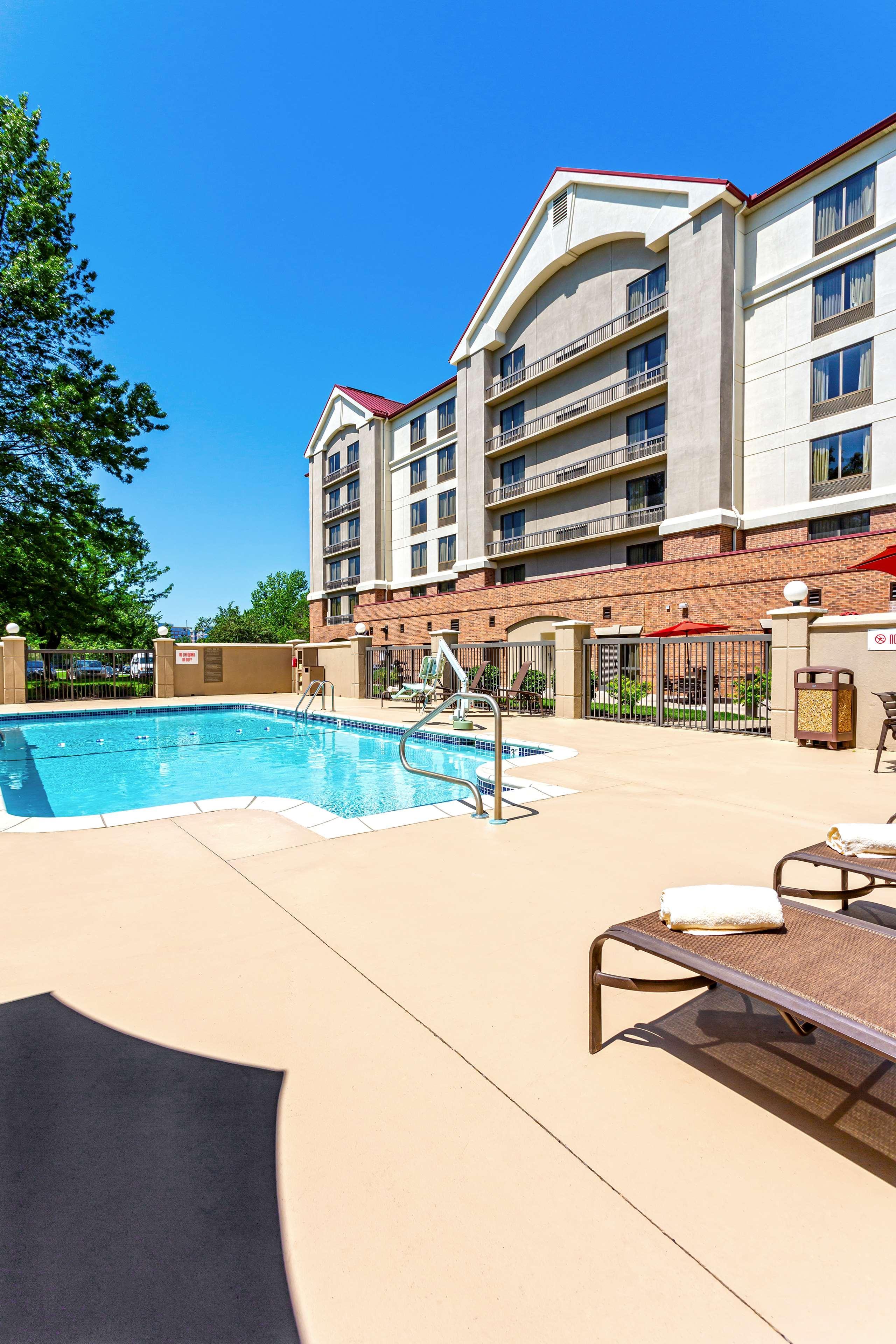 Hyatt Place Kansas City/Overland Park/Convention Center Екстериор снимка