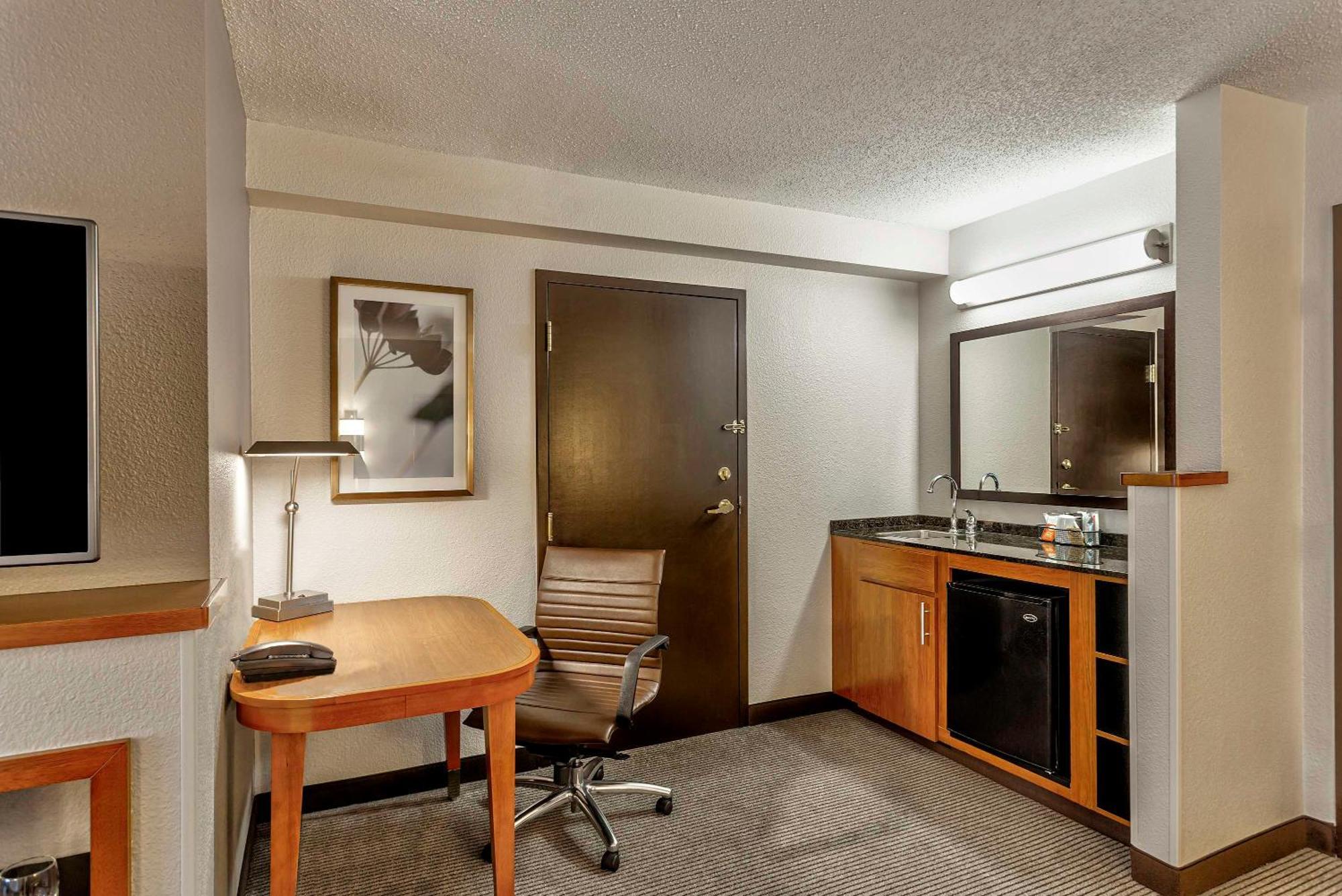 Hyatt Place Kansas City/Overland Park/Convention Center Екстериор снимка